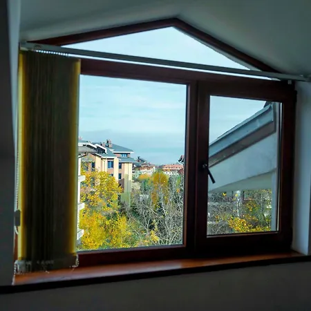 Apartment 2-bedroom Apt, 2min Walk To Path, 7-8 Min Walk To Gondola *