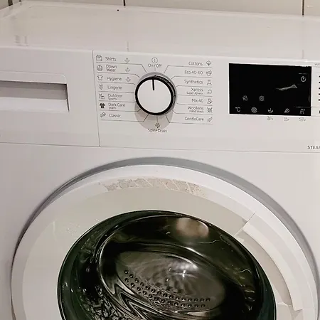 Large 2-bedroom Near Road, 5 Min To Gondola & Bar Street Apartman *