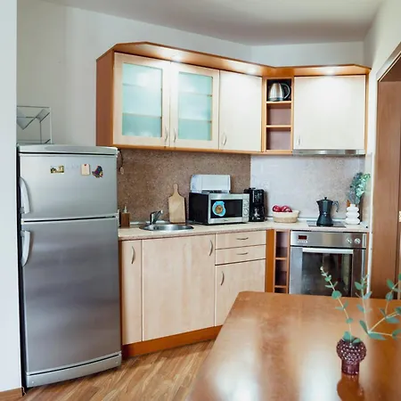 2-bedroom Apt, 2min Walk To Path, 7-8 Min Walk To Gondola Lejlighed