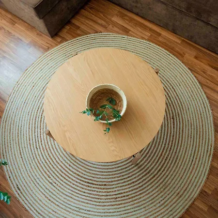 Large 2-bedroom Near Road, 5 Min To Gondola & Bar Street